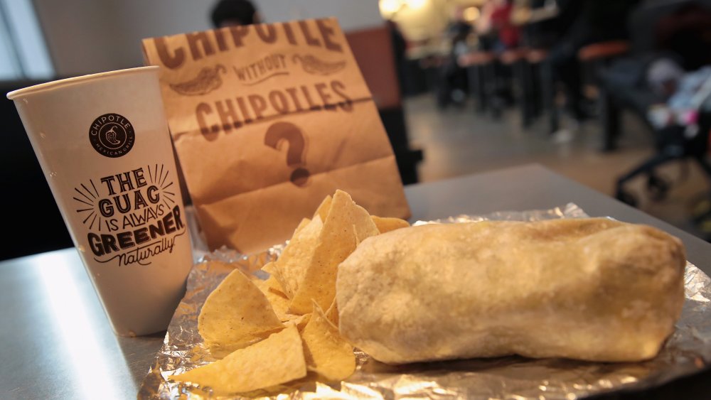 Chipotle burrito calories 