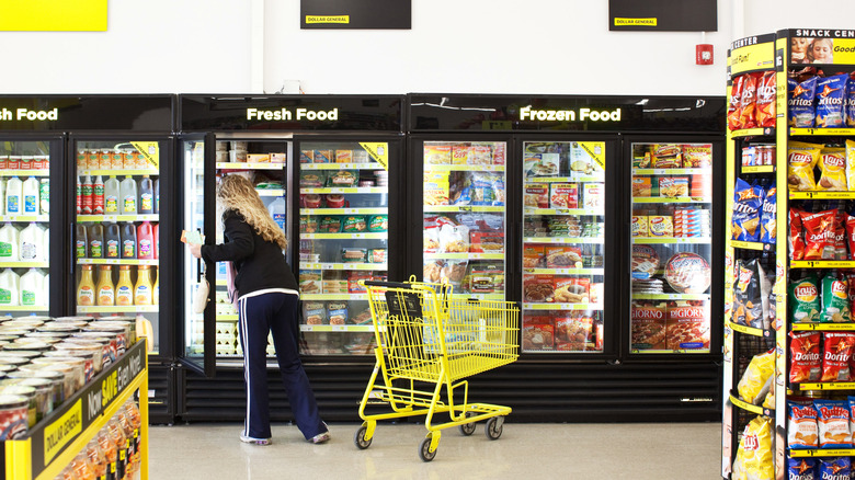 food aisle at dollar general