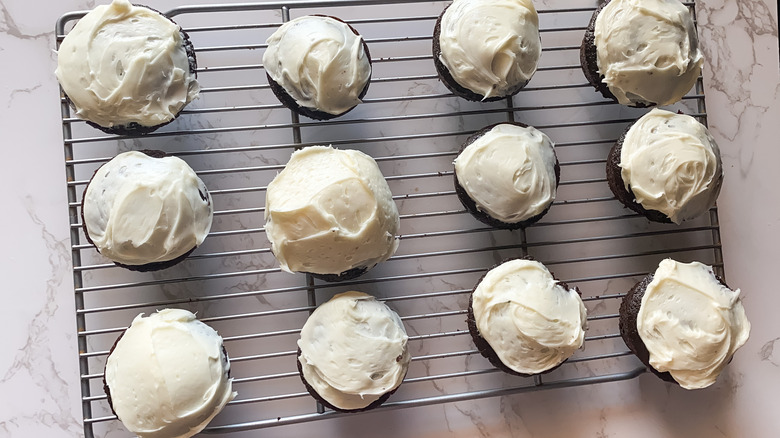 white frosted cupcakes