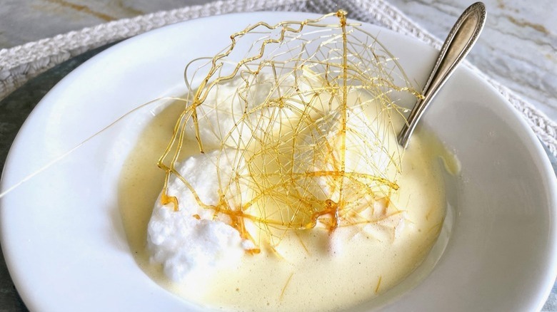 meringue with custard and garnish