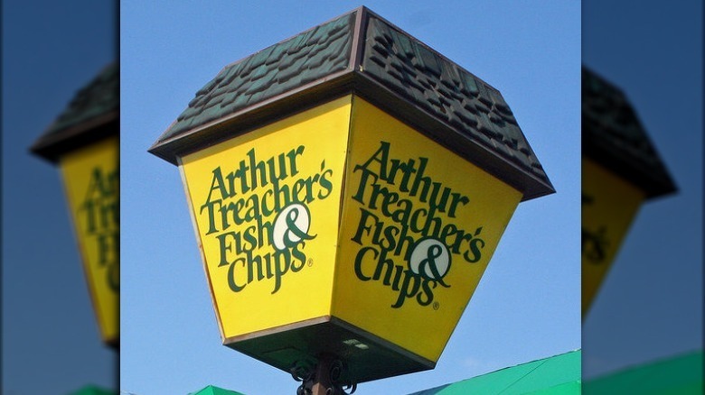 arthur treacher's sign