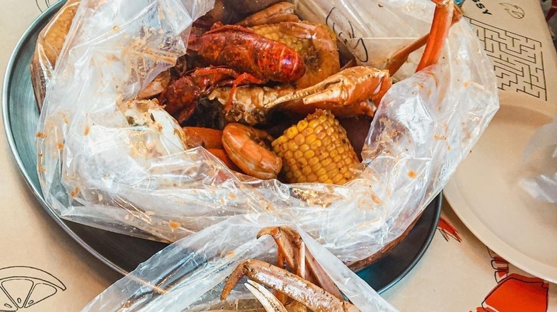 seafood boil from hook & reel