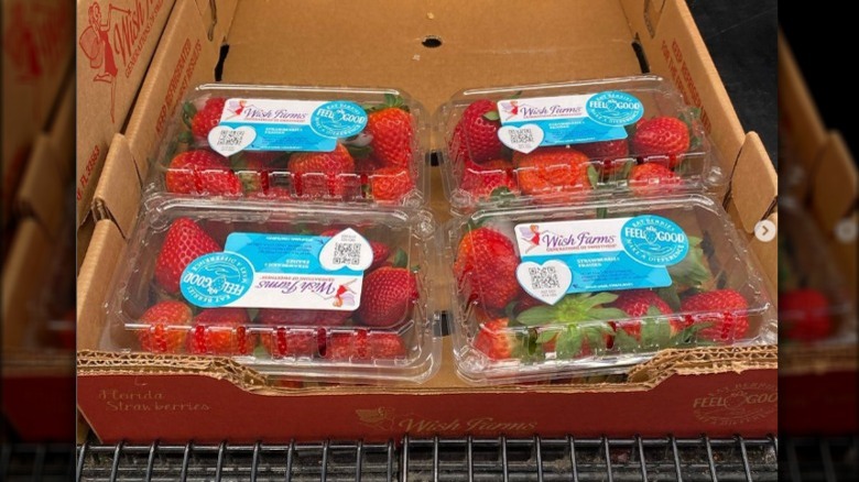 strawberries in aldi box