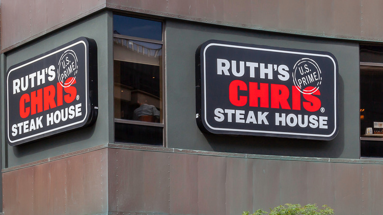 ruth's chris signs on corner