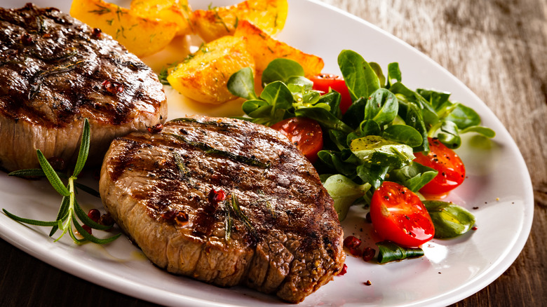 beef in butter on hot plate