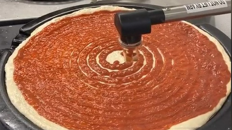 Costco's automatic pizza sauce machine