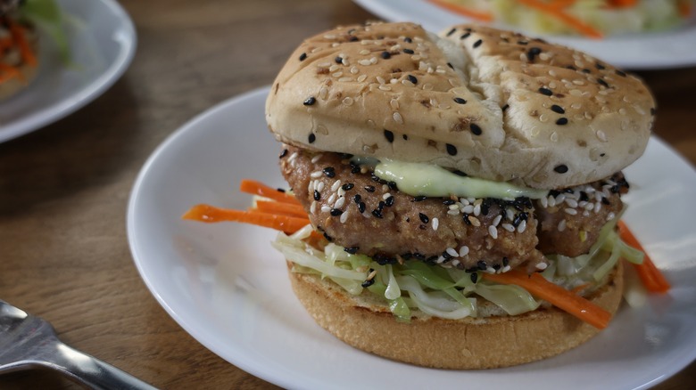 sesame seared ahi tuna burger