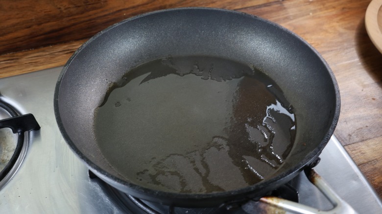 skillet with oil