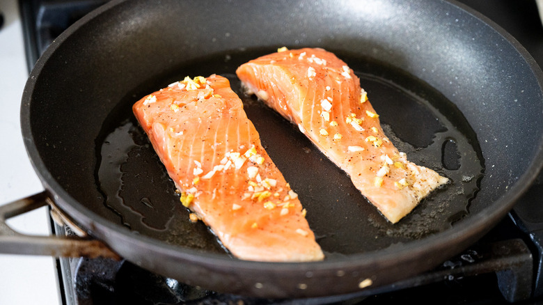 salmon searing in skillet