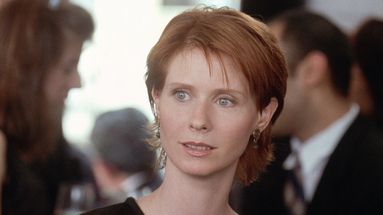 Sex and the City's Miranda Hobbes with her head turned