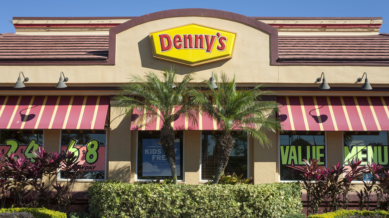 Exterior of Denny's restaurant