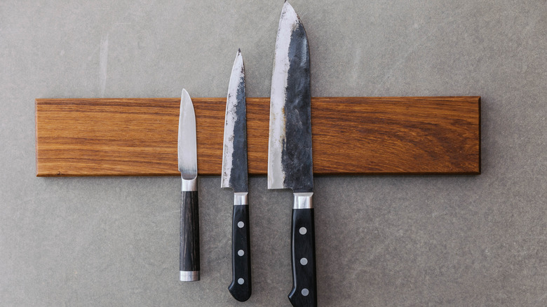 set of knives on magnetic strip