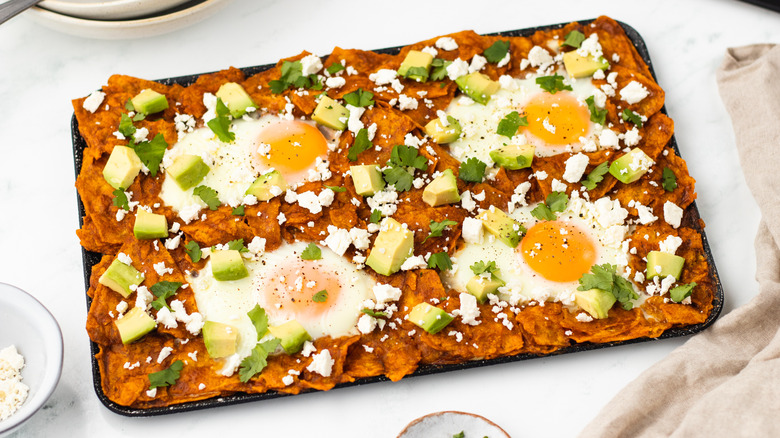 sheet pan chilaquiles rojos