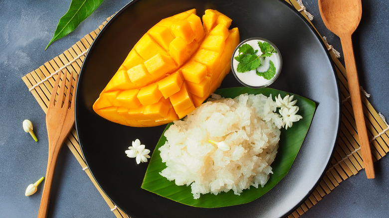 sticky rice and mango