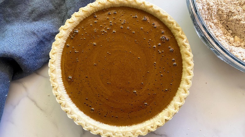 shoofly pie filling in crust