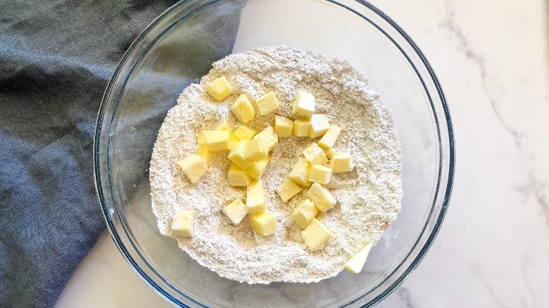 crumb mixture in glass bowl