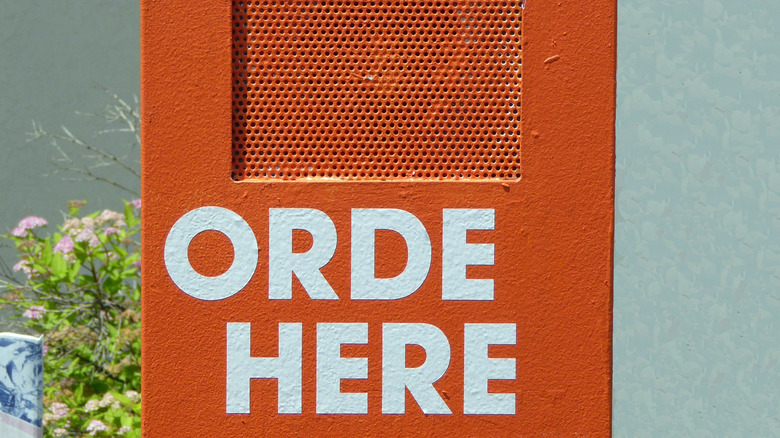 "Orde here" sign