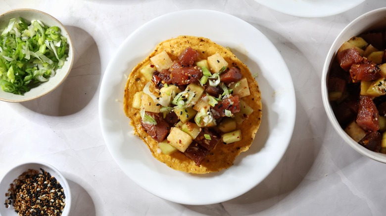 garnished tuna tostada