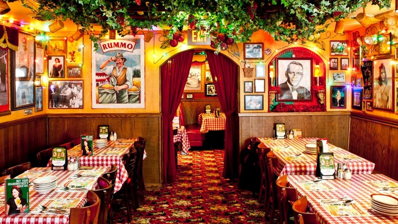 empty Buca di Beppo room