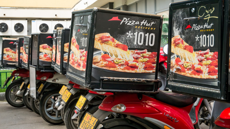 European pizza delivery scooters