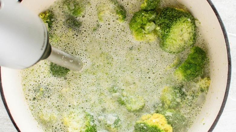 cooked broccoli with immersion blender