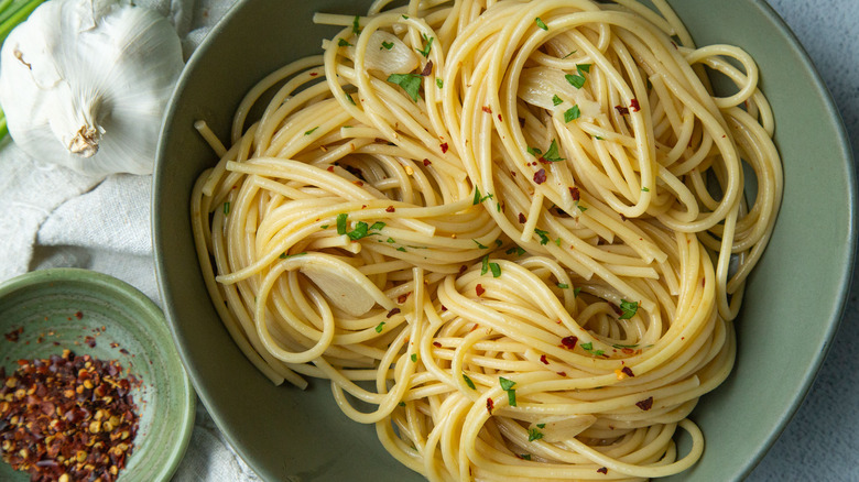 aglio e olio in dish 