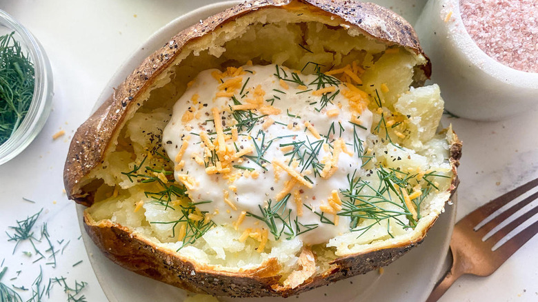 baked potato with sour cream 