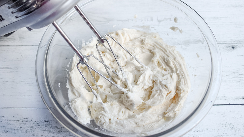 frosting in bowl 