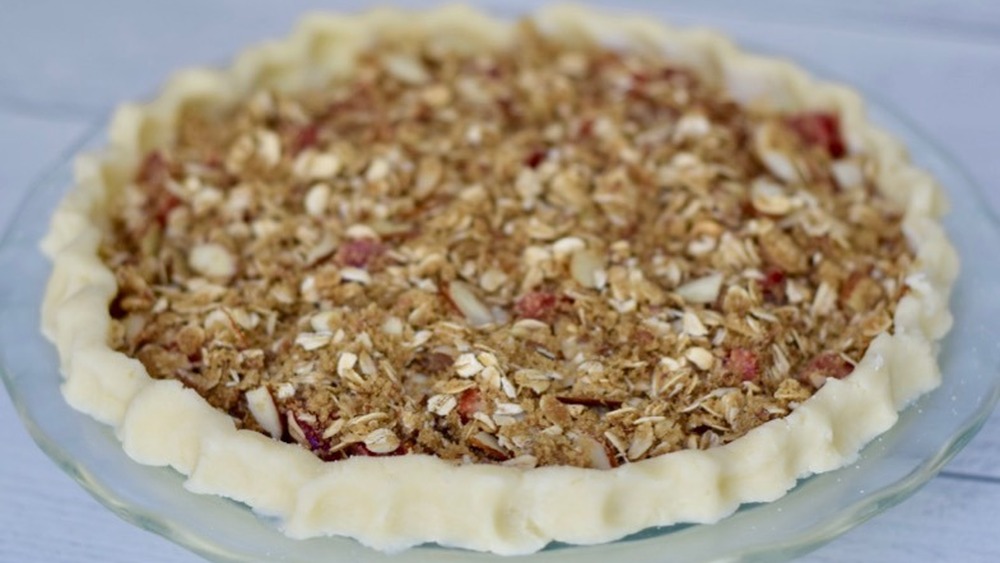 unbaked rhubarb pie with crumble