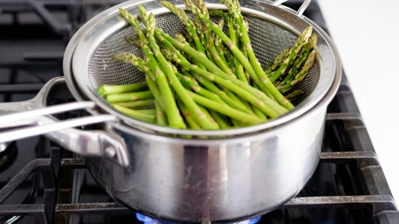 asparagus in steamer basket