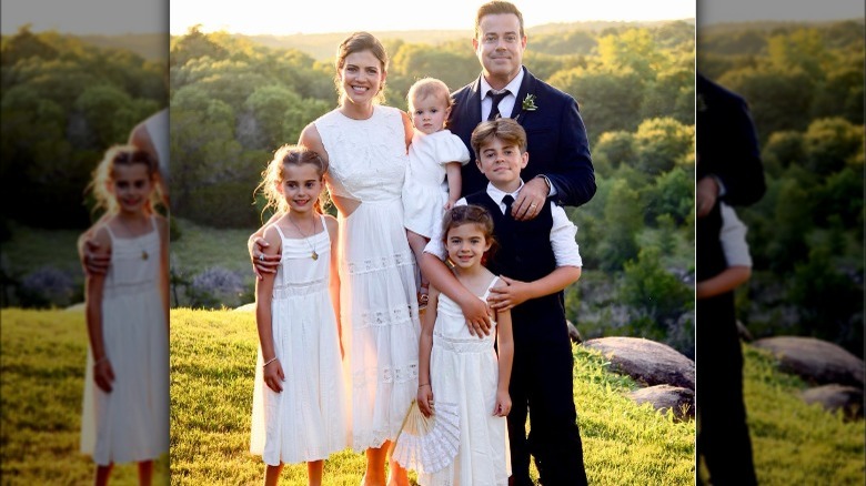 Siri Daly posing with family