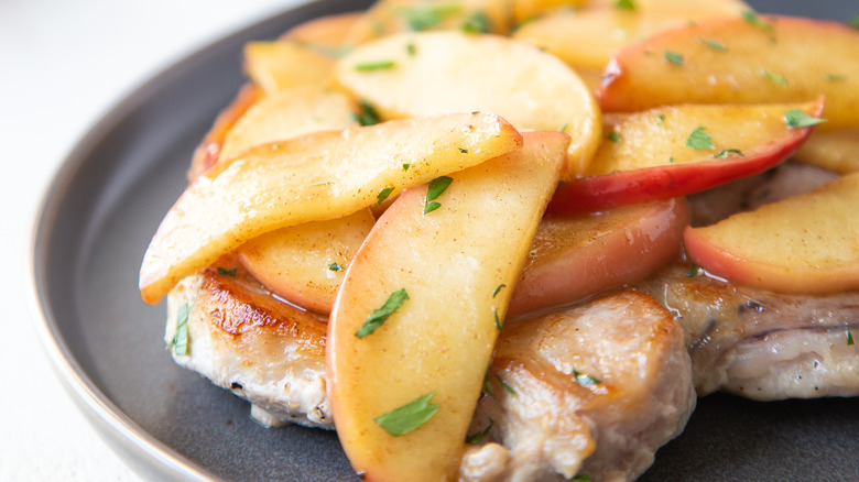 pork chops with apples