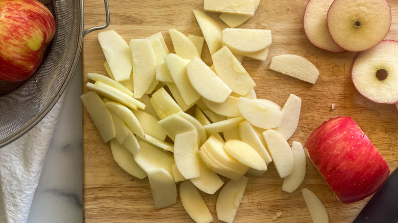 sliced apples