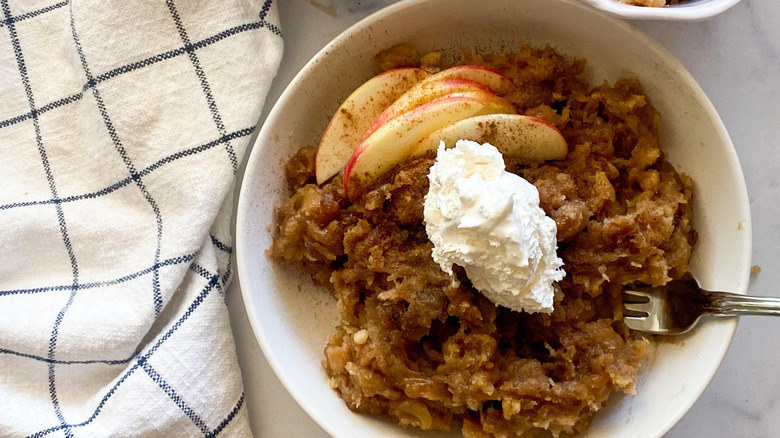 apple cobbler with whipped cream