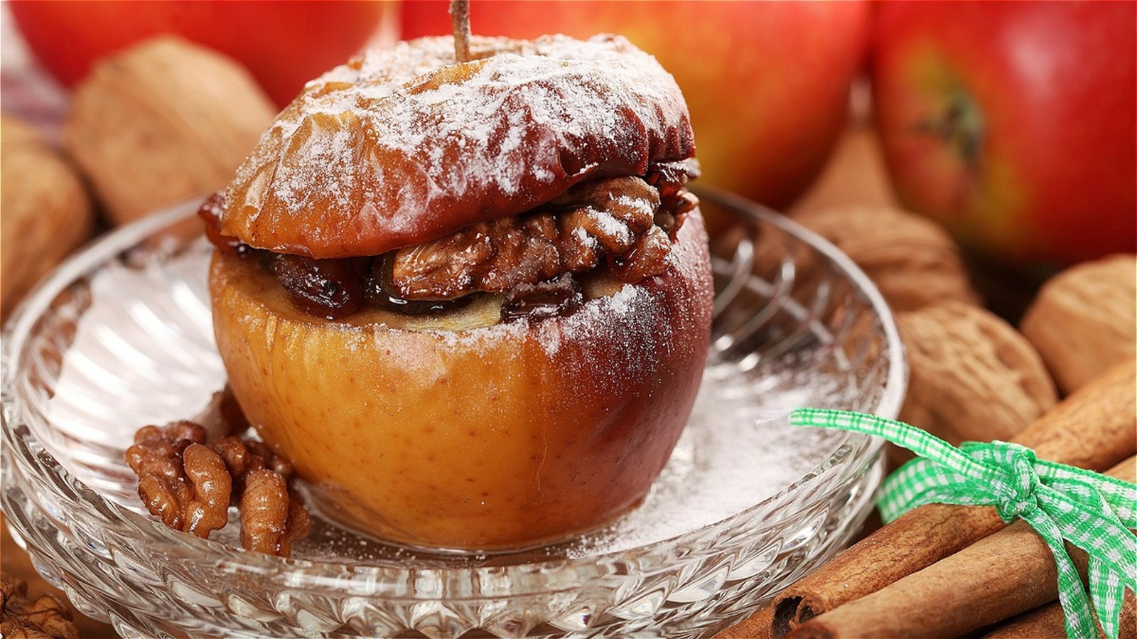 Slow Cooker Baked Apples Are A Halloween Celebration