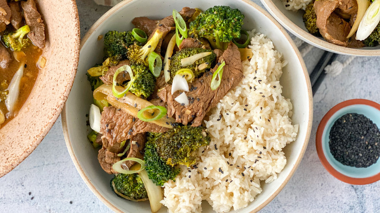 beef and broccoli in dish 