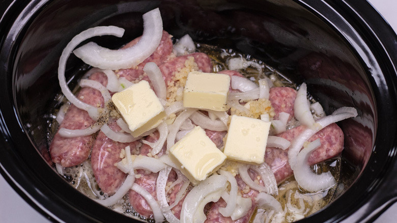 bratwurst in slow cooker