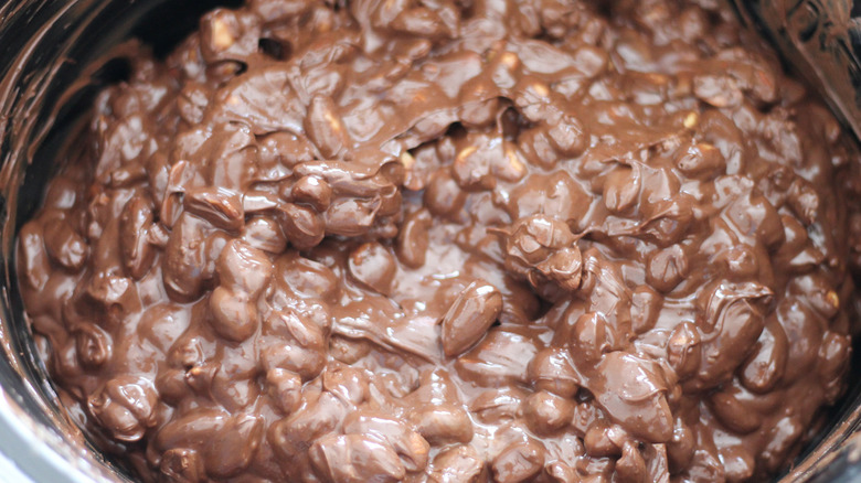 chocolate melting in slow cooker