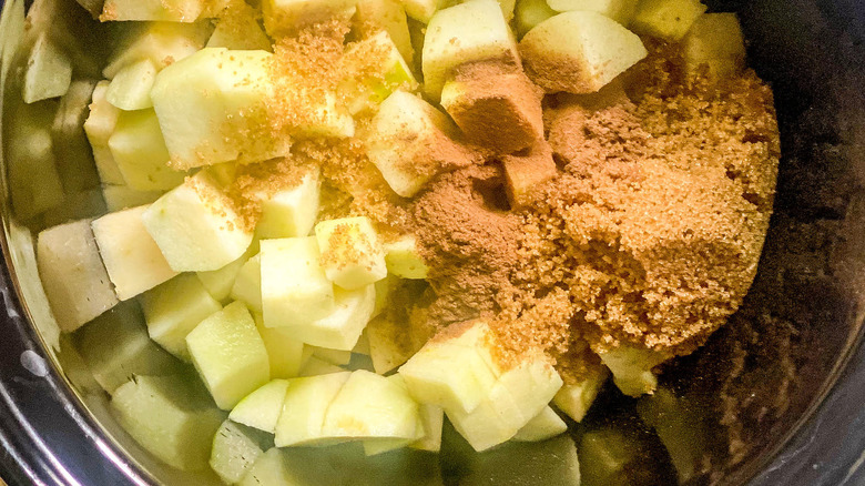 apple chunks in slow cooker