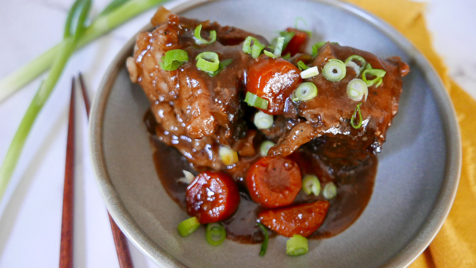 https://www.mashed.com/img/gallery/slow-cooker-korean-short-ribs-recipe/l-intro-1666030158.jpg