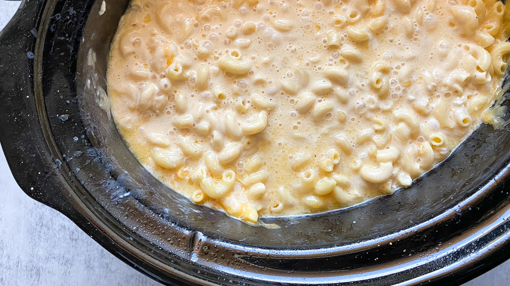 slow cooker mac and cheese cooking