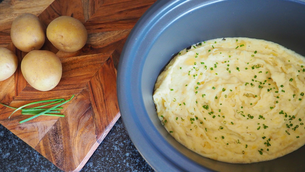 how long can you keep slow cooker mashed potatoes warm 