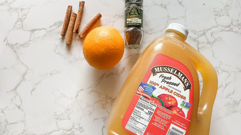 ingredients for mulled apple cider