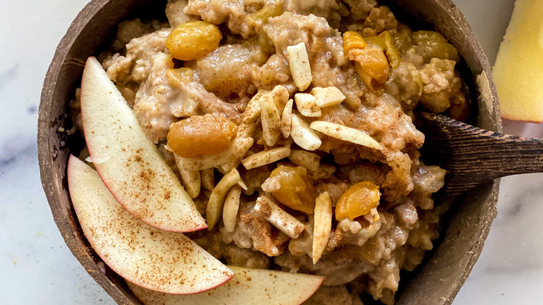 Oatmeal with nuts and fruit