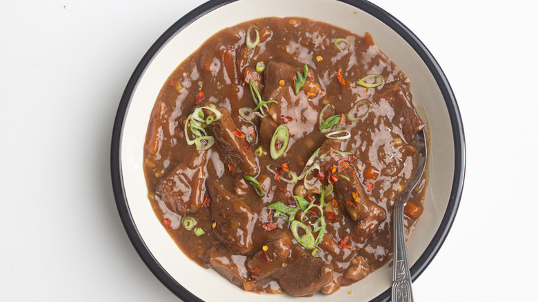 Beef in spicy brown sauce