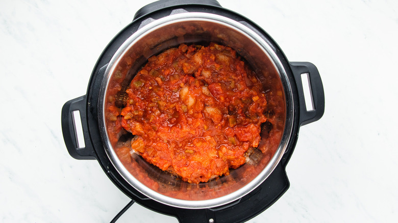 Salsa chicken in slow cooker