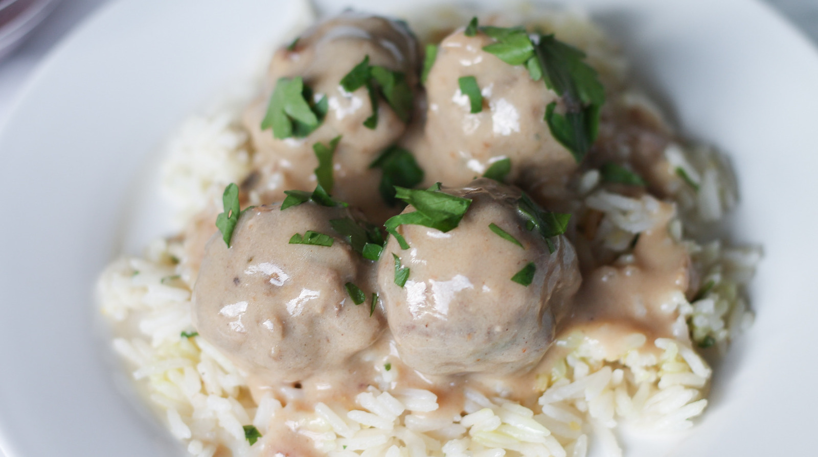 https://www.mashed.com/img/gallery/slow-cooker-swedish-meatballs/l-intro-1611092593.jpg