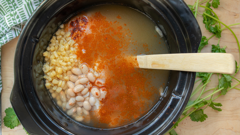 slow cooker white chicken chili in crockpot