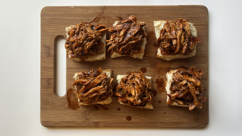 shredded chicken on bread rolls