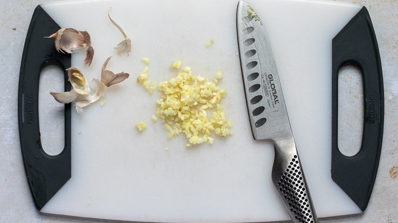 peeled and minced garlic